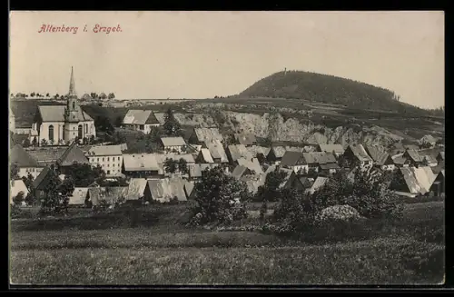 AK Altenberg i. Erzgeb., Ortsansicht mit Kirche und Berg im Hintergrund