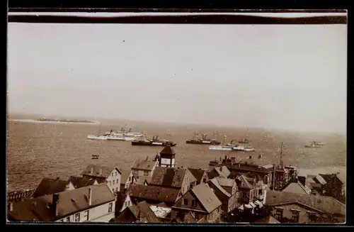 Foto-AK Helgoland, Hafen, Schiffe, Ortsansicht