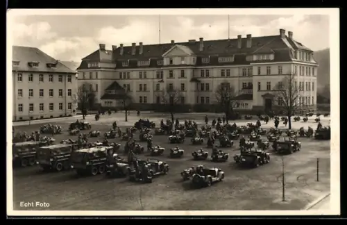 AK Sondershausen /Thür., Garnison, Militärfahrzeuge, Kasernengebäude