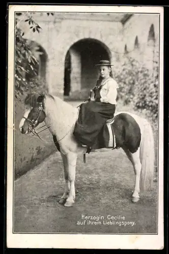 AK Herzogin Cecilie auf ihrem Lieblingspony