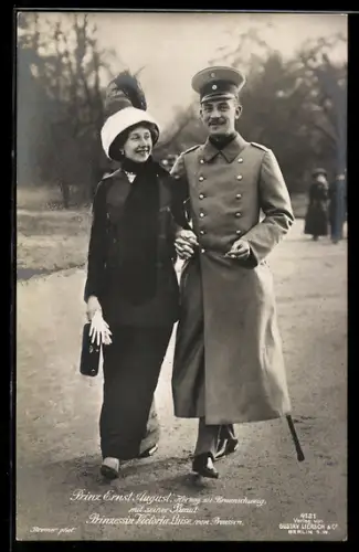 AK Prinz Ernst August, Herzog zu Braunschweig mit seiner Braut Prinzessin Victoria Luise von Preussen