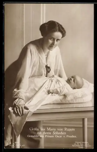 AK Gräfin Ina Maria von Ruppin mit ihren Söhnchen, Gemahlin von Prinz Oskar von Preussen