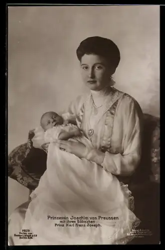AK Prinzessin Joachim von Preussen mit ihrem Söhnchen auf dem Arm