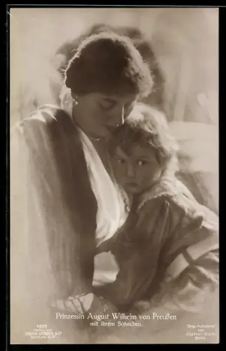 AK Prinz Alexander Ferdinand mit seiner Mutter, Prinzessin August Wilhelm von Preussen