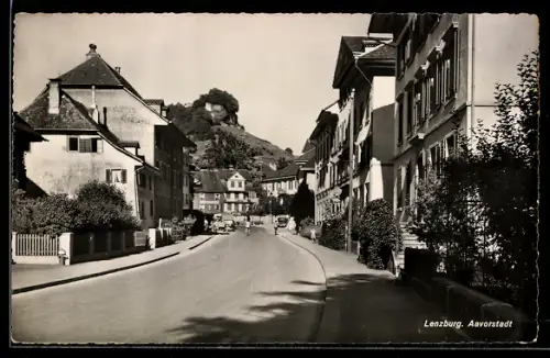 AK Lenzburg, Aavorstadt, Strassenpartie mit Radfahrern