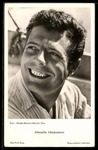 AK Schauspieler Marcello Mastroianni in dem Film Mädchen und Männer