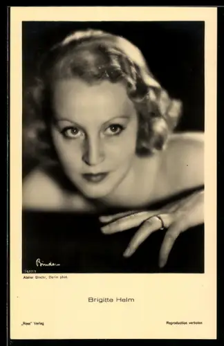 AK Brigitte Helm, inniges Portrait der Schauspielerin mit wachem Blick