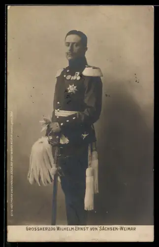 Foto-AK Grossherzog Wilhelm Ernst von Sachsen-Weimar in Uniform mit Säbel u. Paradehelm