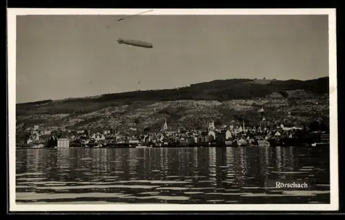 AK Rorschach, Luftschiff Zeppelin über dem Ort