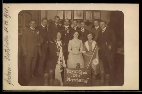 Foto-AK Leipzig, Gruppenfoto des Kegel-Clubs Mit Berechnung 1910