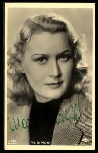 AK Schauspielerin Marte Harell mit kariertem Blazer, Autograph