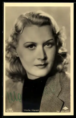 AK Schauspielerin Marte Harell mit kariertem Blazer, Autograph