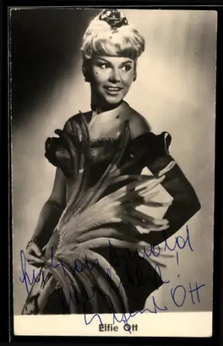 AK Schauspielerin Elfie Ott mit Federfächer, Autograph