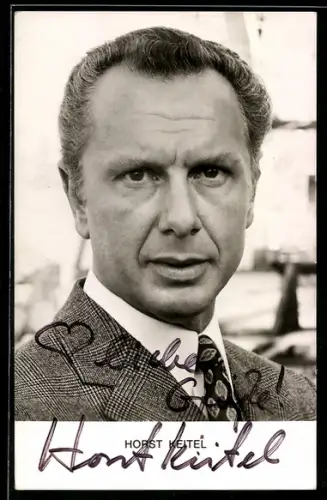 AK Schauspieler Horst Keitel mit ernsten Blick, Autograph
