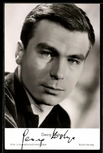 AK Schauspieler Georg Kostya mit ernstem Blick, Autograph