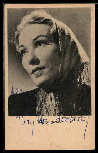 AK Schauspielerin Brigitte Horney mit Kopftuch, verträumt blickend, Autograph