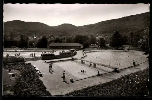 AK Bad Kreuznach, Freibad mit Besuchern
