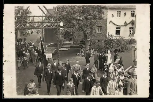 Foto-AK Wilsenroth, Strassenumzug