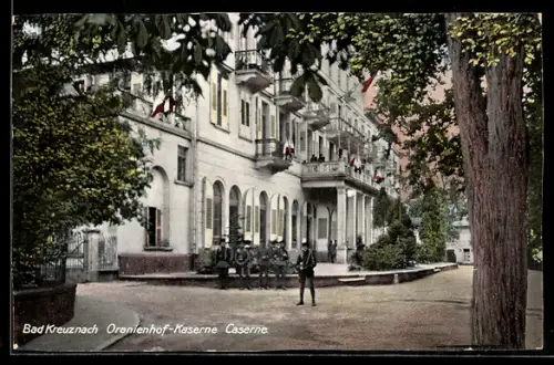 AK Bad Kreuznach, Oranienhof-Kaserne mit Soldaten