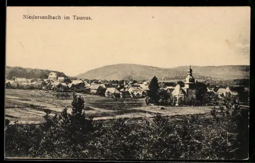 AK Niederseelbach im Taunus, Ortsansicht mit Kirche und umliegender Landschaft