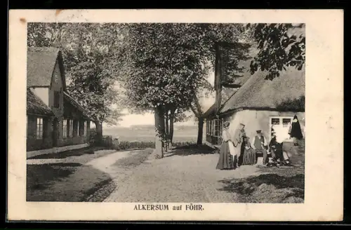AK Alkersum auf Föhr, Ortspartie mit Wohnhäusern und Bewohnern in Tracht