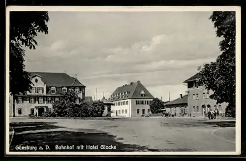 AK Günzburg a. D., Bahnhof mit Hotel Glocke