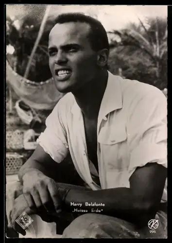 AK Schauspieler Harry Belafonte im weissen Hemd