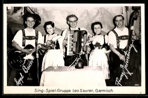 AK Sing-Spiel-Gruppe Leo Saurer, Portrait mit Instrumenten