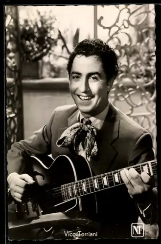 AK Musiker Vico Torriani an der Gitarre