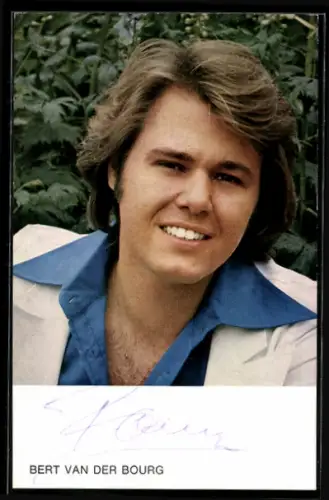 AK Musiker Bert van der Bourg in weissem Jackett