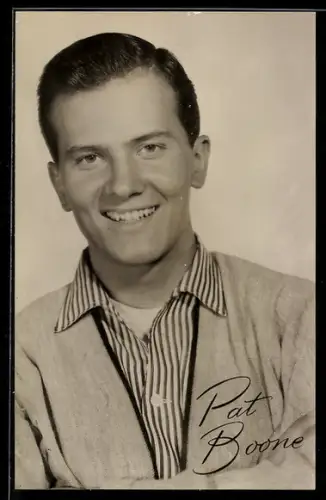 AK Musiker Pat Boone mit gestreiftem Hemd