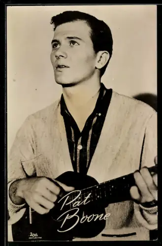 AK Musiker Pat Boone an der Ukulele