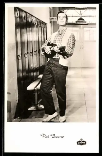 AK Musiker Pat Boone mit Ukulele