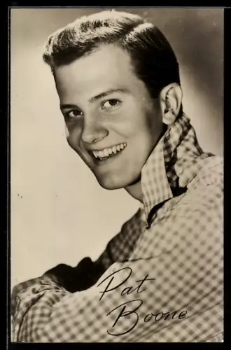AK Musiker Pat Boone in kariertem Hemd