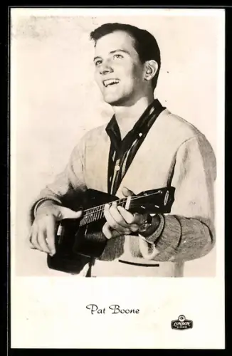 AK Musiker Pat Boone mit Gitarre