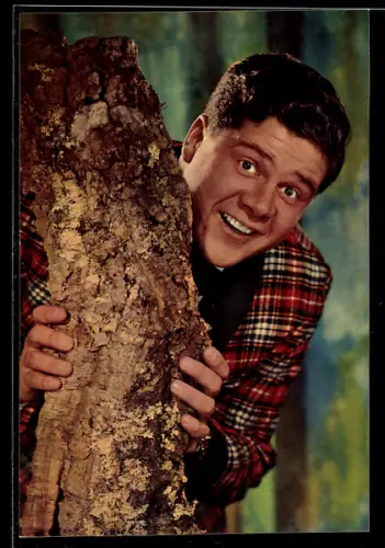 AK Bill Ramsey, Portrait mit Baumstupf