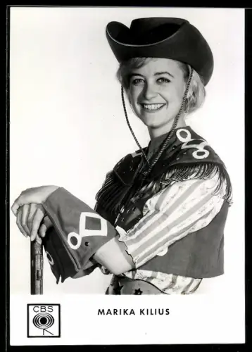 AK Marika Kilius im Cowboy-Kostüm, Portrait