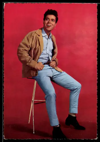 AK Cliff Richard auf einem Barhocker, Portrait