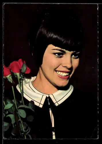 AK Mireille Mathieu, Portrait mit Rosen