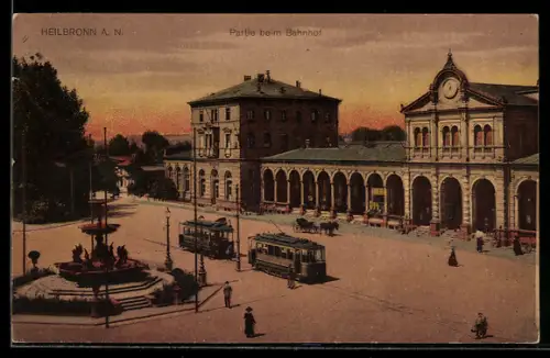 AK Heilbronn a. N., Bahnhof, Strassenbahn, Brunnen