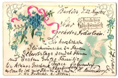 Stoff-Präge-AK Vergissmeinnicht-Strauss mit Zierband, Taube mit Brief, Ornamente