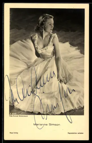 AK Schauspielerin Marianne Simson im prachtvollen Abendkleid, Autograph
