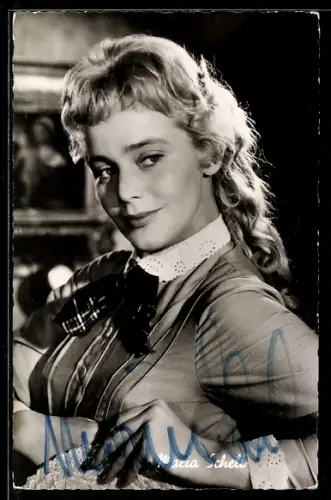 AK Schauspielerin Maria Schell im Portrait, Autograph