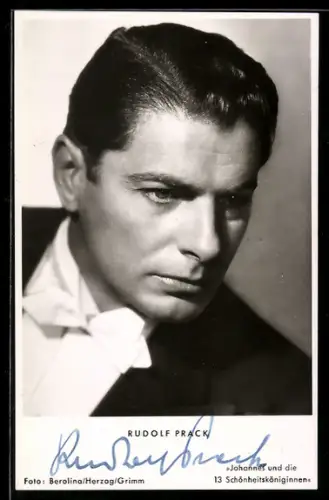 AK Schauspieler Rudolf Prack im Anzug mit Fliege, Autograph