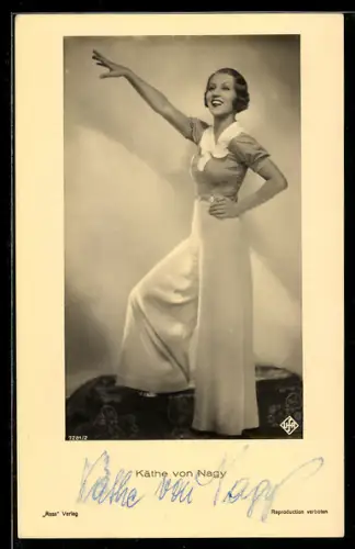 AK Schauspielerin Käthe von Nagy mit erhobenem Arm, Autograph