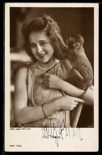 AK Schauspielerin Cilly Feindt mit Affe, Autograph