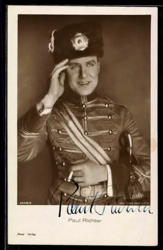 AK Schauspieler Paul Richter in Husaren-Uniform posierend, Autograph