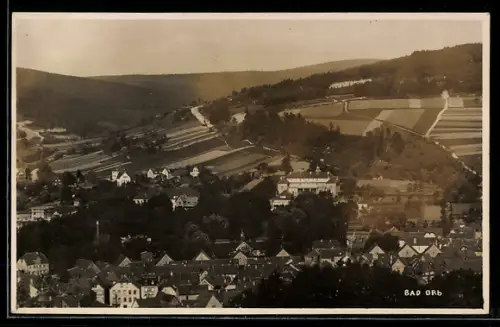 AK Bad Orb, Gesamtansicht mit Kurhaus und umliegender Landschaft