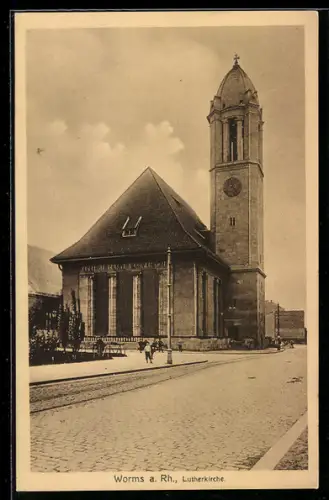 AK Worms a. Rh., Lutherkirche mit Strassenpartie