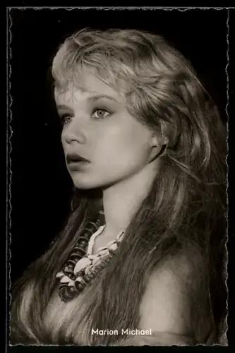 AK Schauspielerin Marion Michael mit langen Haaren